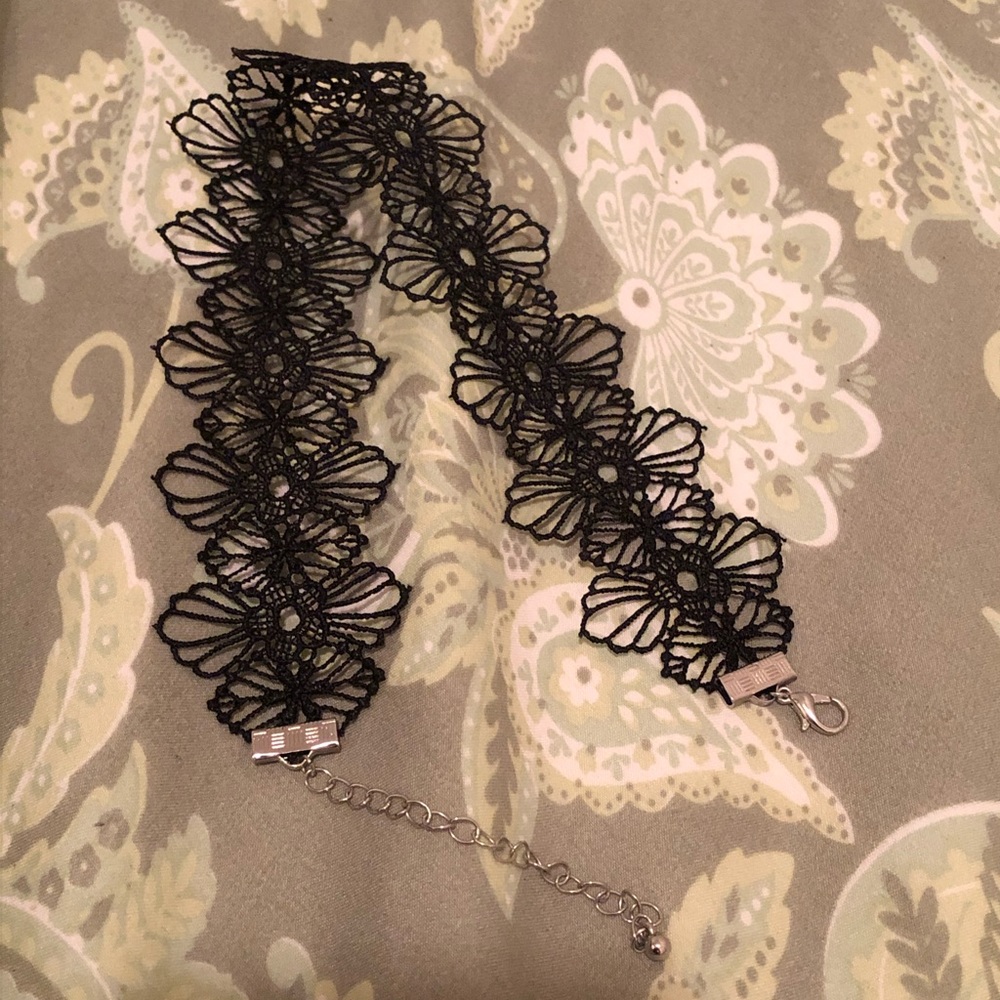 Black lace choker
